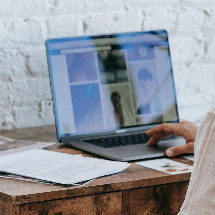 Télétravail vs Présentiel, comment trouver le parfait équilibre organisationnel pour votre équipe